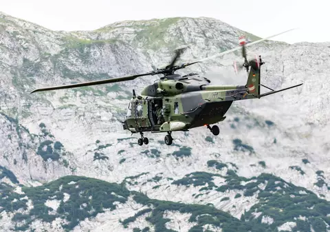 Ce pedeapsă riscă un bărbat care l-a orbit cu laserul pe pilotul unui elicopter Bundeswehr