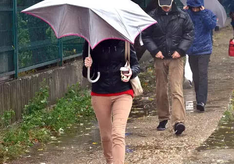 Aproape toată țara, sub cod galben de vânt puternic. Rafale de până la 110 km/h în zona de munte