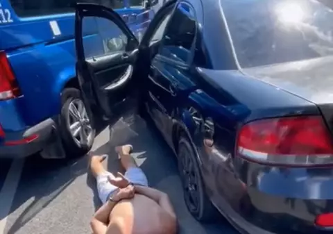 Un șofer beat, desculț și fără permis a lovit mașina jandarmilor implicați în planul „Blocada”, la Galați. VIDEO