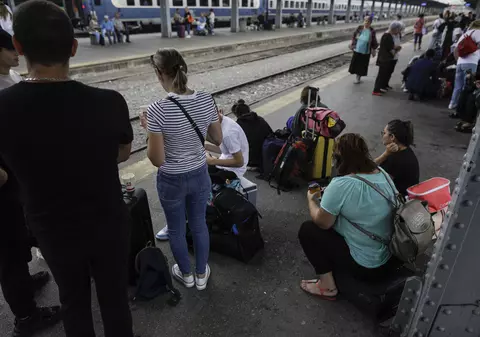 Haos pe calea ferată, după greva din CFR. Trenurile nu au circulat timp de două ore și au și sute de minute întârziere în Gara de Nord