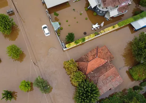Sate întregi din centrul Greciei, acoperite de ape în urma furtunii Daniel. „Suntem blocați în 2 sau 3 metri de apă”