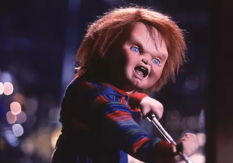 Păpușa Chucky și bărbatul care o manevra au fost încătușați în Mexic pe motiv că speriau trecătorii. Polițist mustrat că „nu și-a luat slujba în serios”