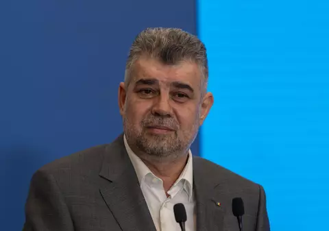 Marcel Ciolacu și-a cumpărat cârnați de Pleșcoi de la un târg din Buzău. Pentru cărți, premierul a fost nevoit să-i ceară bani lui Romașcanu