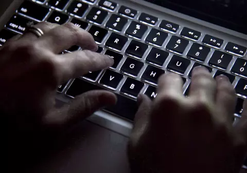 Parchetul spaniol investighează distribuirea unor imagini cu adolescente în ipostaze indecente, generate cu ajutorul inteligenței artificiale