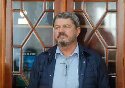 Despre cultul Umbrărescu. Cu cât e tăcerea mai mare, cu atât explozia va fi mai mare. Bonus: Pescobar