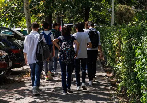 Acordarea burselor de merit primei treimi dintr-o clasă naște controverse. Expertă în educație: „Am crescut într-o cultură a competiției care a defavorizat colaborarea”