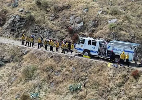 Un șofer de camion a supraviețuit 5 zile blocat în cabină, după ce a căzut într-o râpă din SUA