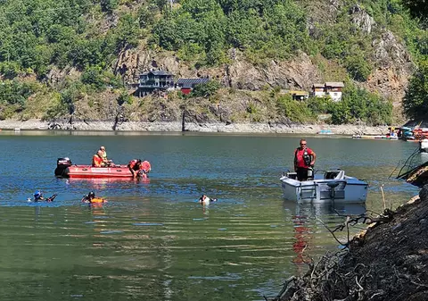 Trupul tânărului care s-a înecat în lacul Tarniţa a fost găsit. A fost căutat cu unul dintre cele mai performante detectoare din lume