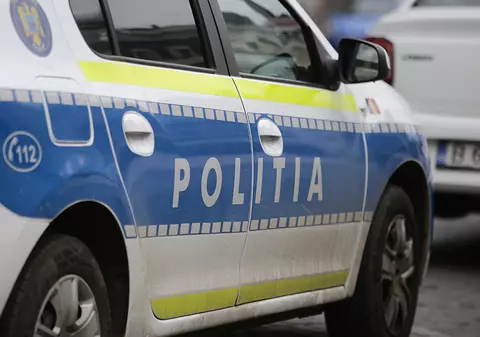 Cadavrul unui bărbat în vârstă de 60 de ani, găsit pe malul râului Teleajen. Polițiștii încearcă să-l identifice