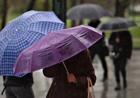 Ploi, vijelii și grindină în mare parte din țară. Harta zonelor aflate sub cod galben