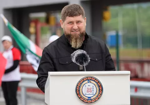 Ramzan Kadîrov publică imagini cu el, în care apare cu fața umflată, pentru a dezminți speculațiile despre starea lui de sănătate | VIDEO
