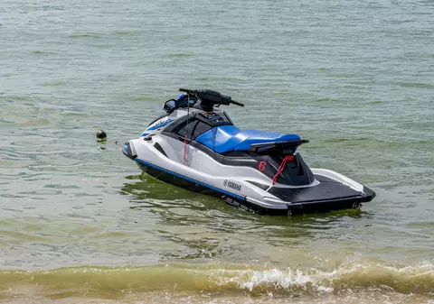 Doi turiști pe ski-jet, aflați în vacanță în Maroc, au fost împușcați mortal după ce au intrat din greșeală în apele Algeriei