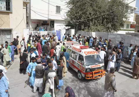 Atentate sinucigașe la două moschei din Pakistan. Sunt cel puțin 59 de morți și peste 50 de răniți