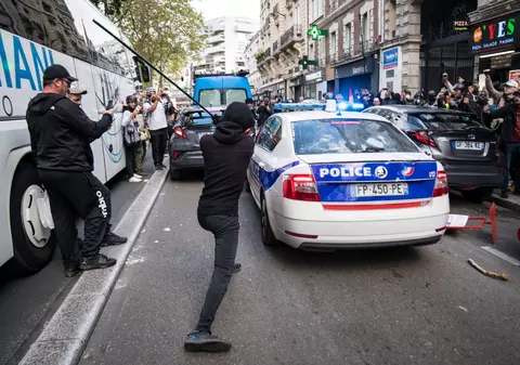 Noi proteste violente în Franța. Zeci de mii de oameni, din nou în stradă. FOTO