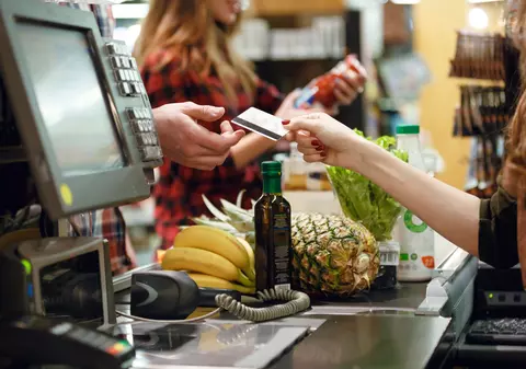 Care sunt domeniile cu cele mai multe locuri de muncă scoase la bătaie de companiile din România și ce salarii se pot câștiga