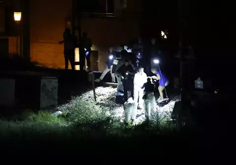 Patru morți și trei răniți, toți loviți de un tren de navetiști, când traversau calea ferată pe întuneric, într-o curbă, lângă Barcelona