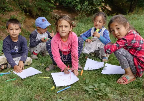 Fiindcă treceau prin pădure până la școală, generații întregi din cătunul Tufanu cu Icoana, Argeș, n-au ajuns să termine opt clase. Cum au luptat