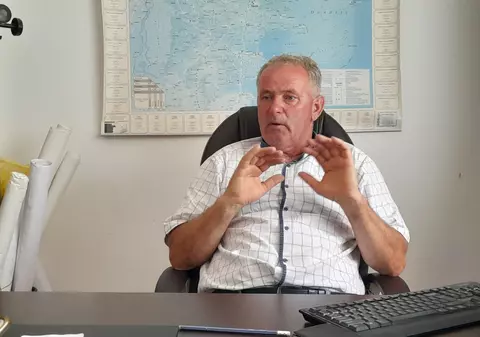 CORESPONDENȚĂ din comuna unde a căzut drona rușilor: „Trebuie să ştii să cauţi”. Primarul din Ceatalchioi povestește cum a descoperit resturile de dronă înaintea armatei și de ce l-a dezamăgit Iohannis