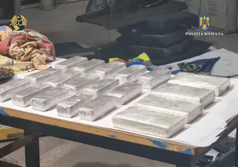 Trei persoane, arestate preventiv după ce au introdus în România droguri în valoare de aproape 900.000 de euro