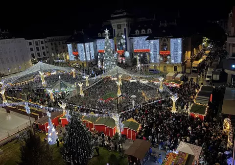Craiova a dat startul instalării luminițelor pentru Crăciun. „Vom avea ornamente cum nu s-au mai văzut în România”, spune Lia Olguța Vasilescu