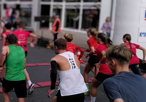 Viespile au atacat atleții, cursele din orașul german Burgdorf au fost anulate. 4 oameni au ajuns la spital