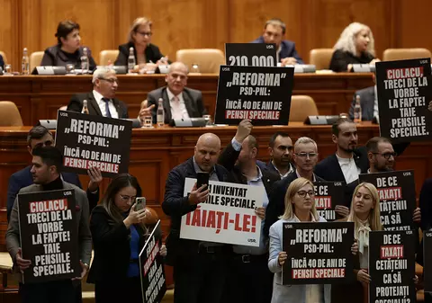 Legea pensiilor speciale, adoptată în Parlament. Drulă: V-aţi bătut joc, această ultimă formă a legii este cea mai sfidătoare