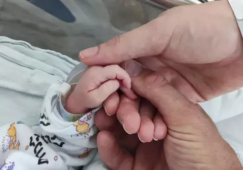 O fetiță născută sub atacul rachetelor trase de Hamas a fost numită Be'eri, după numele kibbutzului masacrat de teroriști