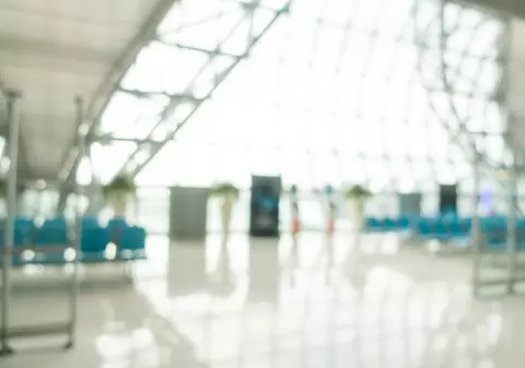 Aeroportul Basel/Mulhouse/Freiburg, evacuat a patra oară în șapte zile. Printre cei scoși, pasagerii care urmau să decoleze spre România