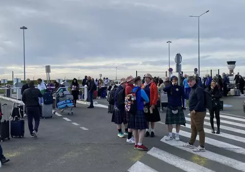 Șase aeroporturi din Franța, evacuate în urma unor amenințări false cu bombă