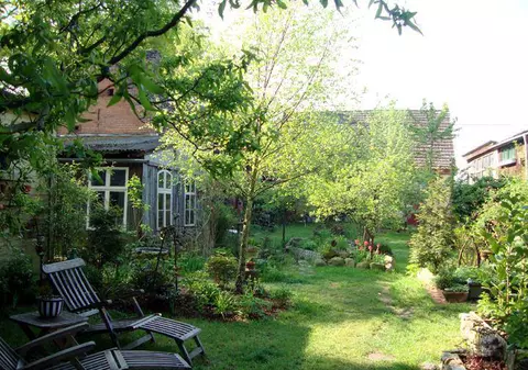 13 refugiați au sunat seara la ușa unei tinere mame, în Germania: „Trebuie să dormim la tine”. Femeia a chemat poliția