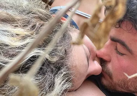 Un cuplu s-a fotografiat sărutându-se în timpul atacului Hamas: „Era ca o dovadă a iubirii noastre, dacă ne-ar fi ucis”