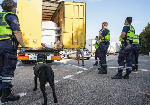 Șofer român de TIR, condamnat la închisoare și amendă de aproape 3 milioane de euro, în Franța: „În camion, mirosuri de salată putredă”