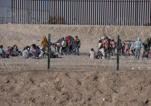 Administrația Biden ocolește 26 de legi federale pentru a construi un zid de frontieră suplimentar în sudul Texasului