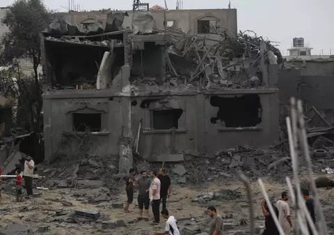 „Copiii mei spuneau: «Lasă-i să ne omoare ca să se termine odată»”. Mărturia unui medic britanic blocat cu familia în Gaza sub bombardamentele israeliene