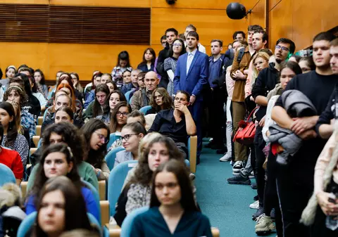 „Nu vom putea plăti bursele studenților”. Universitățile spun că nu au bani prevăzuți în buget pentru facilitățile oferite de guvernanți 