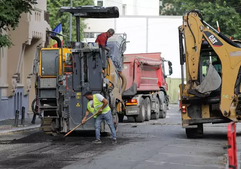 Apropierea alegerilor a răvășit localitățile din România. Primarii fac șantiere peste tot: sapi trei ani și să astupi tot înainte de vot