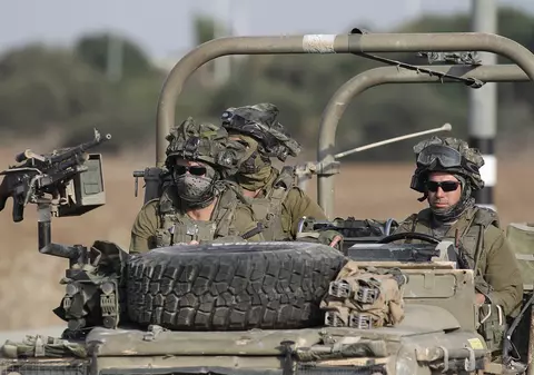 Israelul abandonează invazia totală a Fâșiei Gaza și efectuează doar operațiuni militare limitate, așa cum au cerut oficialii americani, scrie New York Times