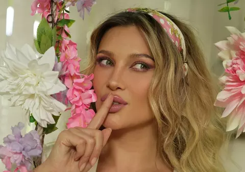 Lora a ieșit în portjartiere pe stradă. Cum a reacționat Ionuț Ghenu când a văzut-o: „El, săracul, vede numai moțu’ în vârful capului”