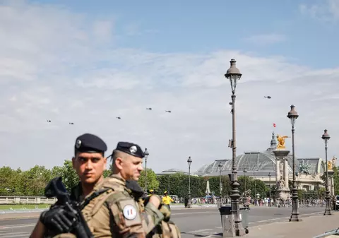 Franța mobilizează 7.000 de soldați pe tot teritoriul său după atacul cu cuțitul comis într-un liceu din nordul țării