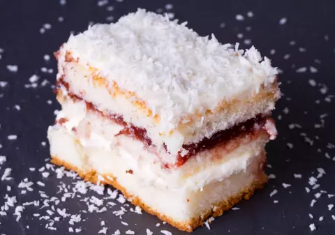 Prăjitură cu nucă de cocos - cele mai apreciate rețete