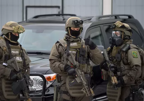 „Osama germanul”, un fost membru ISIS suspectat că plănuia un atentat terorist, a fost arestat la Duisburg. Ce intenționa să facă