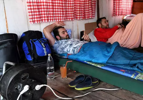 „Campionatul de lenevit” din Muntenegru s-a încheiat. Câte zile au stat la orizontală cei doi câștigători