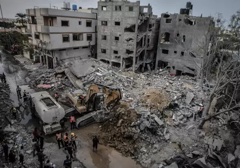 700 de morți în Israel după confruntările cu Hamas, în timp ce forțele armate încă luptă să-și elibereze complet teritoriul. Israelul a declarat oficial stare de război