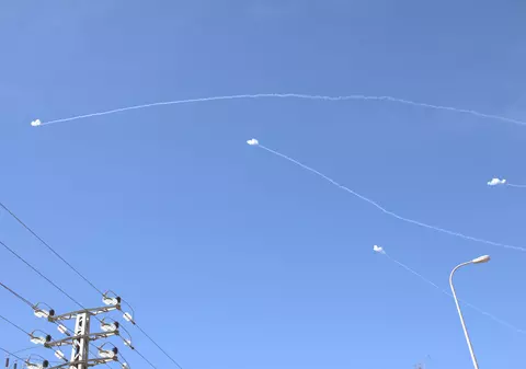 Val masiv de rachete lansat spre Israel, în urma unui atac revendicat de Hamas. Peste 5.700 de oameni au murit până acum în Gaza, anunță autoritățile palestiniene