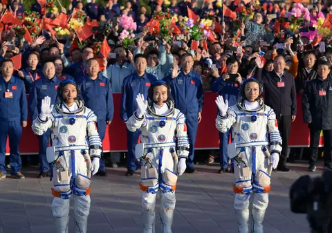 China a trimis în spațiu cel mai tânăr echipaj de astronauți, în misiunea Shenzhou-17, care ar trebui să dureze șase luni