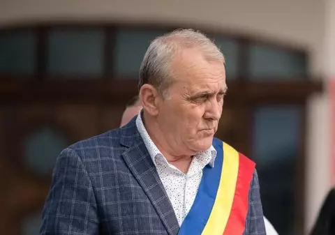 Organizaţia PSD Mioveni îşi exprimă „susţinerea totală” faţă de primarul Georgescu, prins cu mită şi exclus din partid