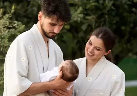 De ce Theo Rose îi ascunde chipul fiului ei, Sasha Ioan: „Eu vi l-aș arăta și acum”