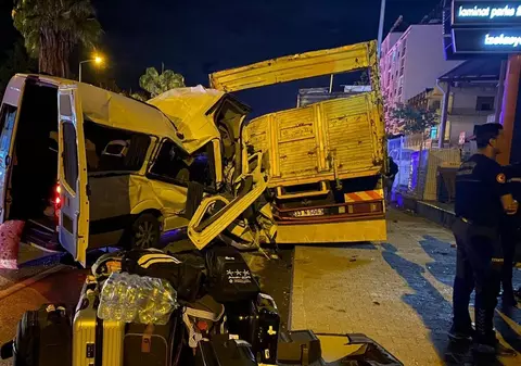 O doctoriță elvețiană plecată în vacanță cu fiica și mama ei a murit în microbuzul care o ducea la hotel, în Turcia. Alți 10 elvețieni au fost răniți