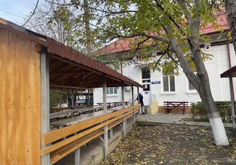 Spitalul din Murgeni, amendat cu 12.000 de lei pentru că a primit mâncare de pomană de la mănăstire