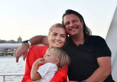 Iana Novac și Octavian Dobrotă au aniversat 20 de ani de căsnicie. Ce spune artista despre al treilea copil. „Părinții mei ne ajută”
